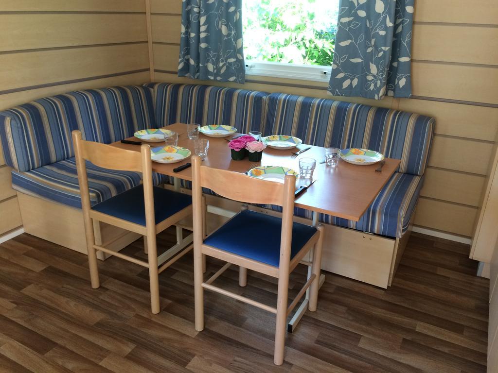 Camping Les Grillons Hotel Embrun Eksteriør billede
