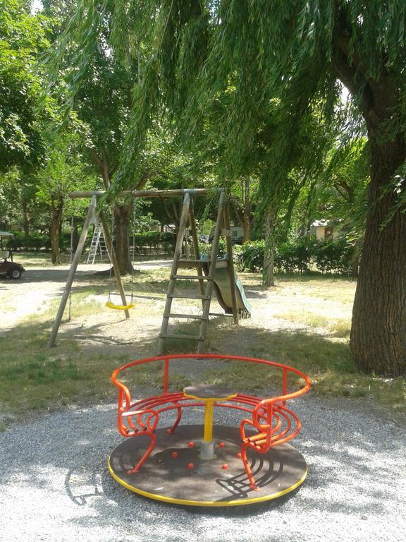 Camping Les Grillons Hotel Embrun Eksteriør billede