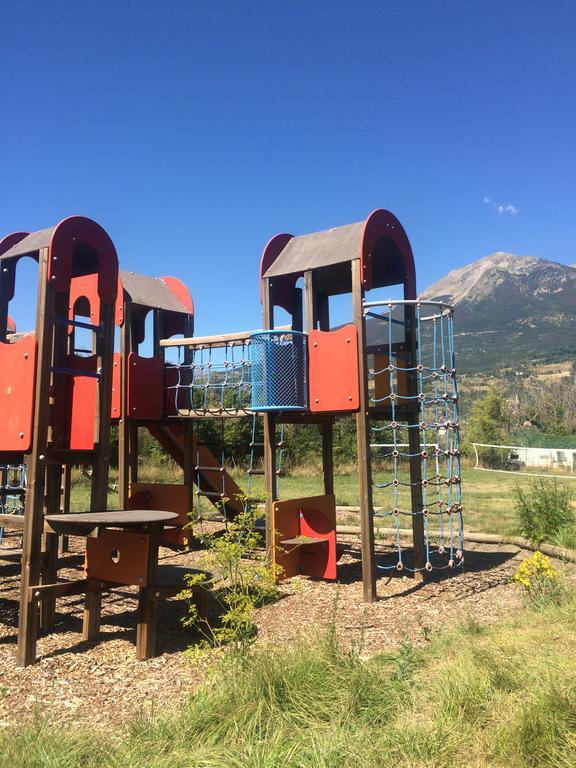 Camping Les Grillons Hotel Embrun Eksteriør billede